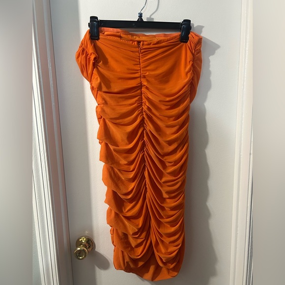 Fashion to Figure Orange Strapless Ruched Midi Dress – Size 1X - Picture 2 of 5